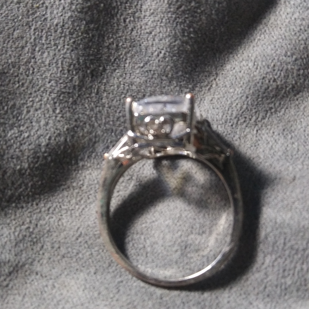 Ring - Picture 3 of 3